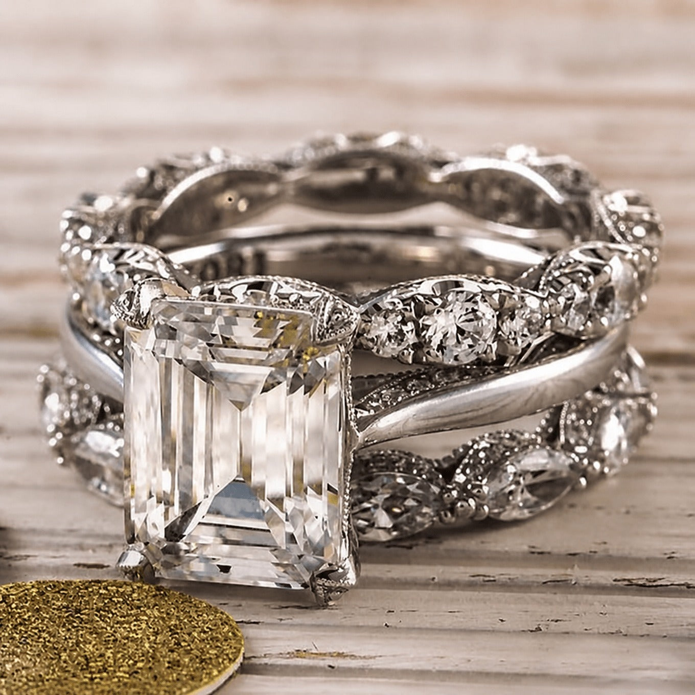 Anello Vintage in Argento Luminoso a Strati