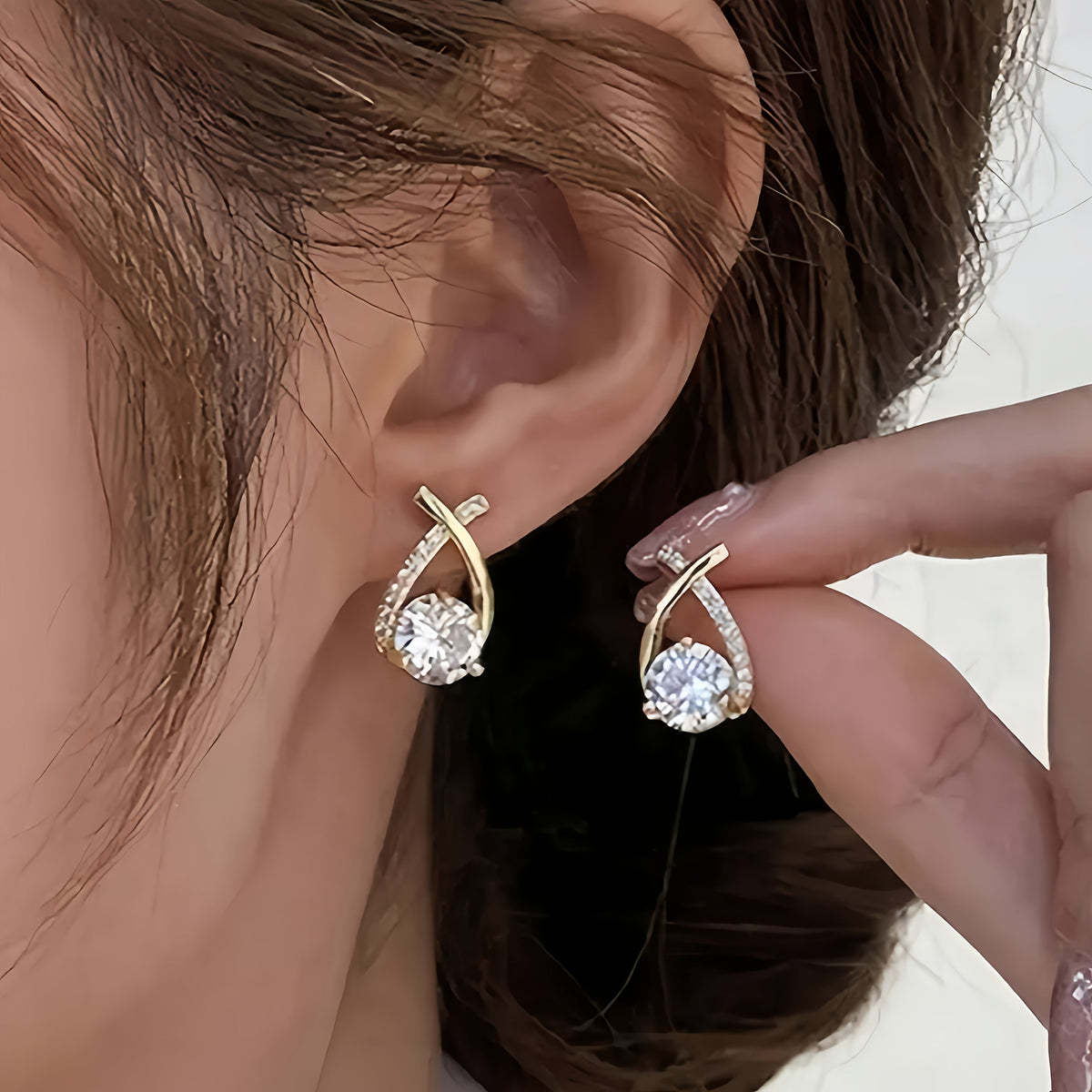 Soledad - Orecchini con Croce Dorata e Zirconia