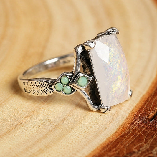 Anello Vintage Bianco Opale Senza Tempo